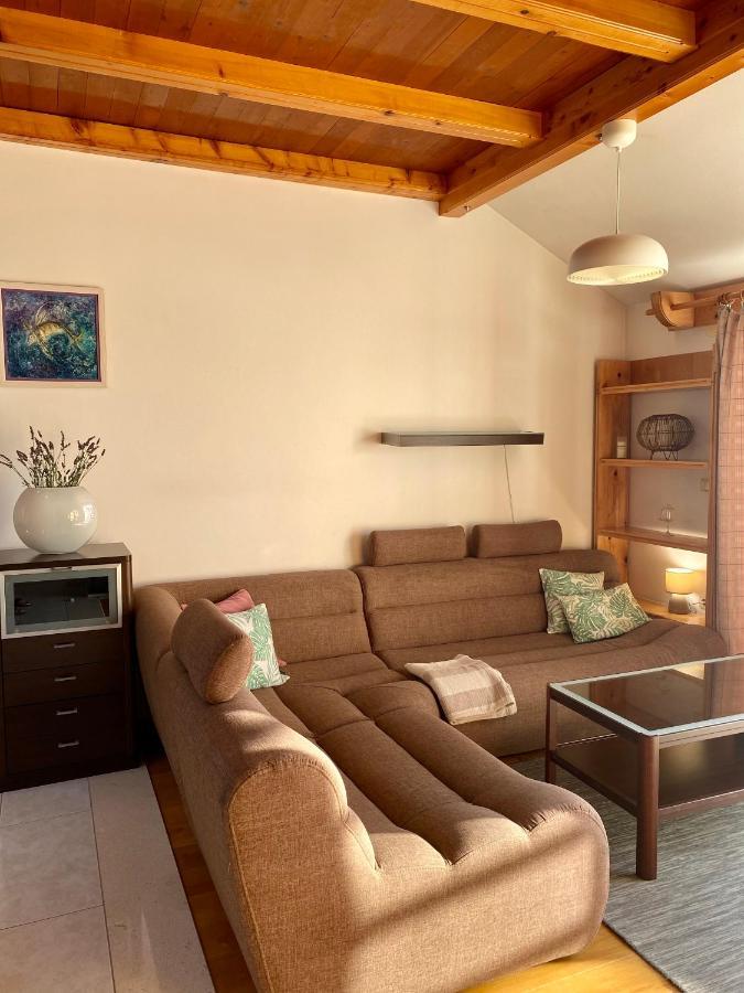 Apartmani Luka Zrnovo Exterior photo