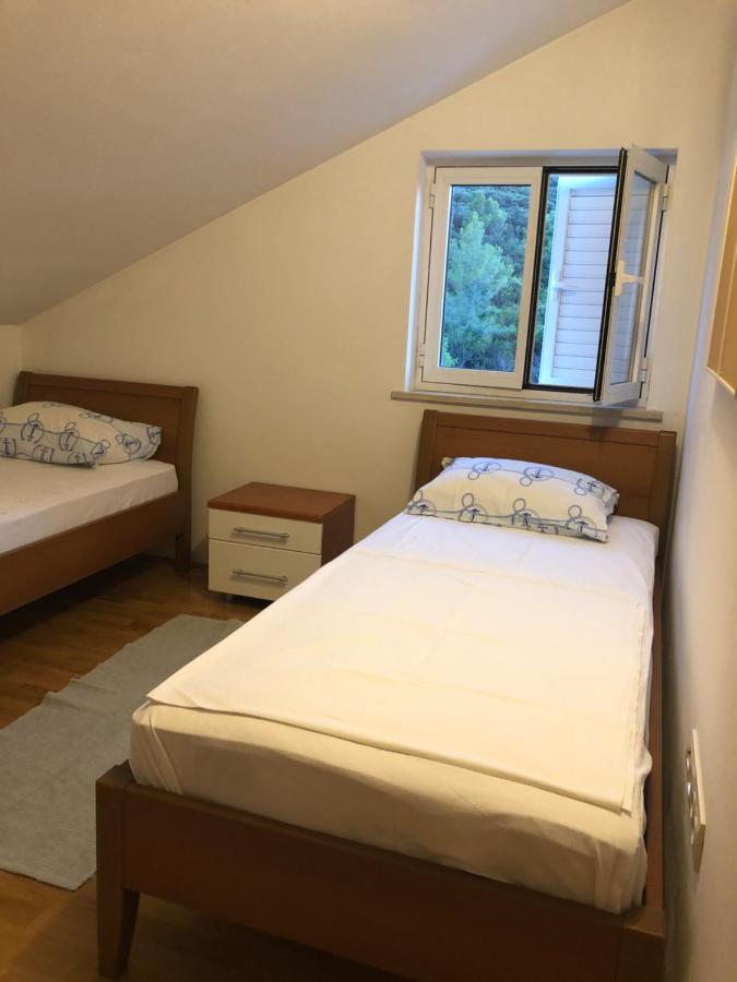 Apartmani Luka Zrnovo Exterior photo