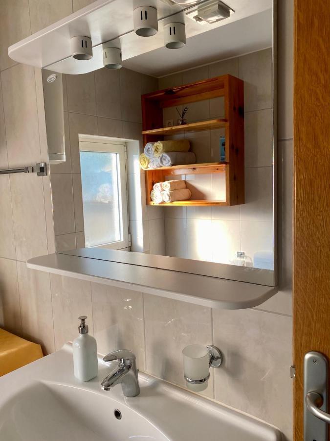 Apartmani Luka Zrnovo Exterior photo