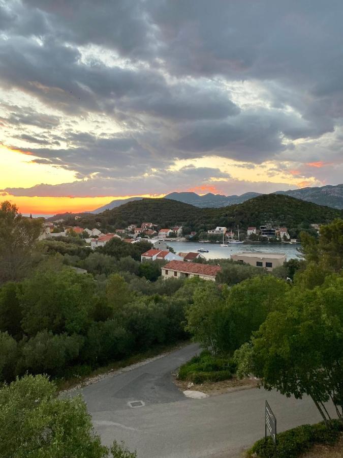 Apartmani Luka Zrnovo Exterior photo