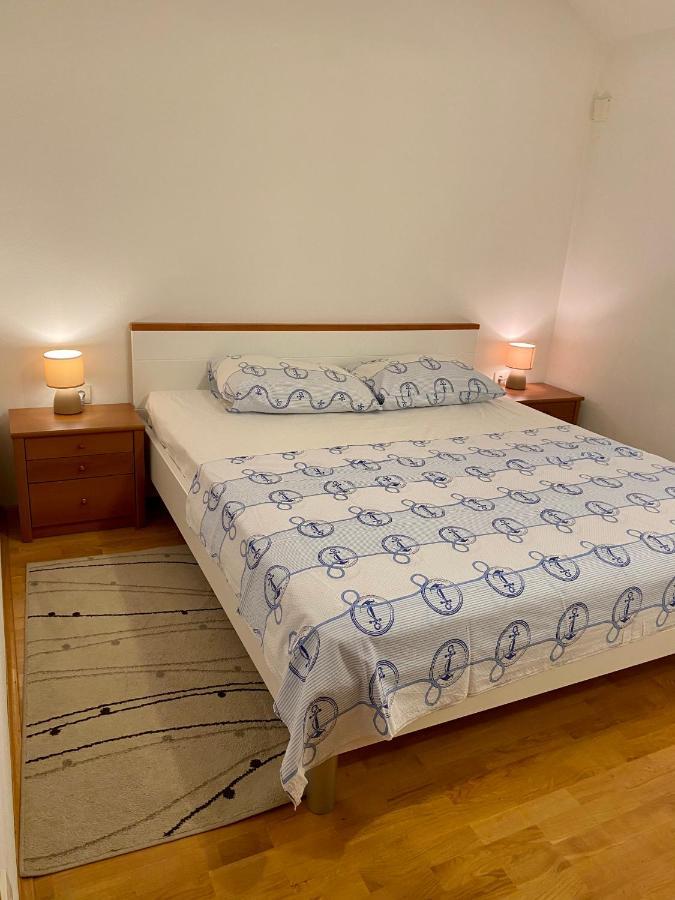 Apartmani Luka Zrnovo Exterior photo