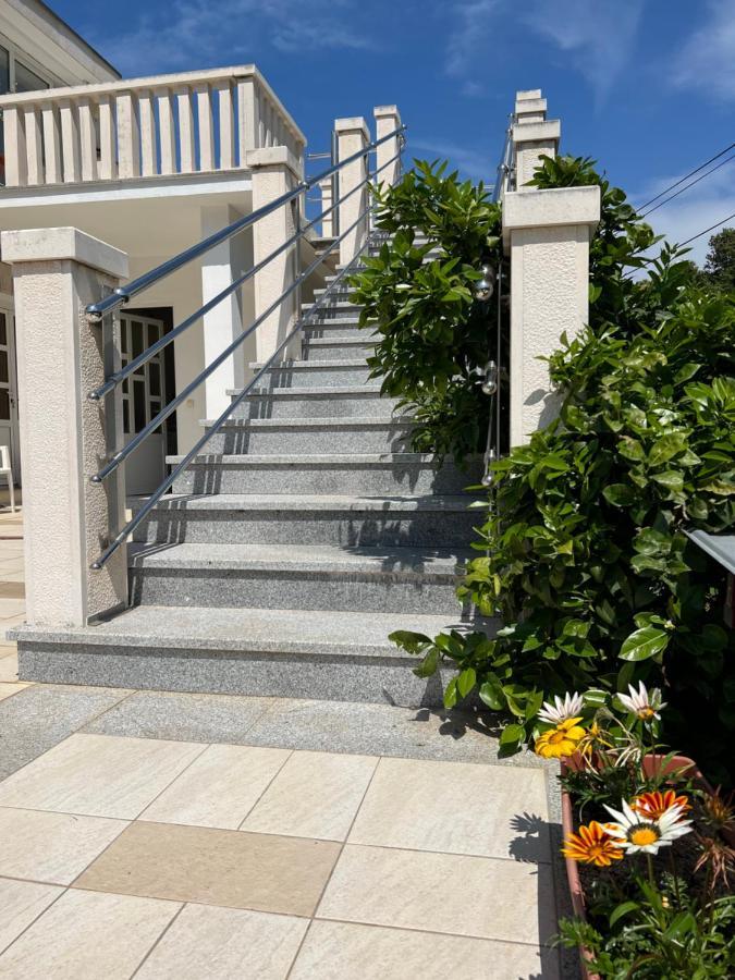 Apartmani Luka Zrnovo Exterior photo
